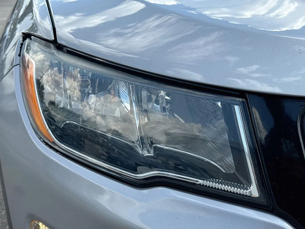 Used 2019 Silver Jeep Trailhawk image 35