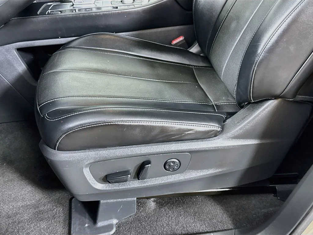 Certified Used 2023 Silver INFINITI LUXE image 25