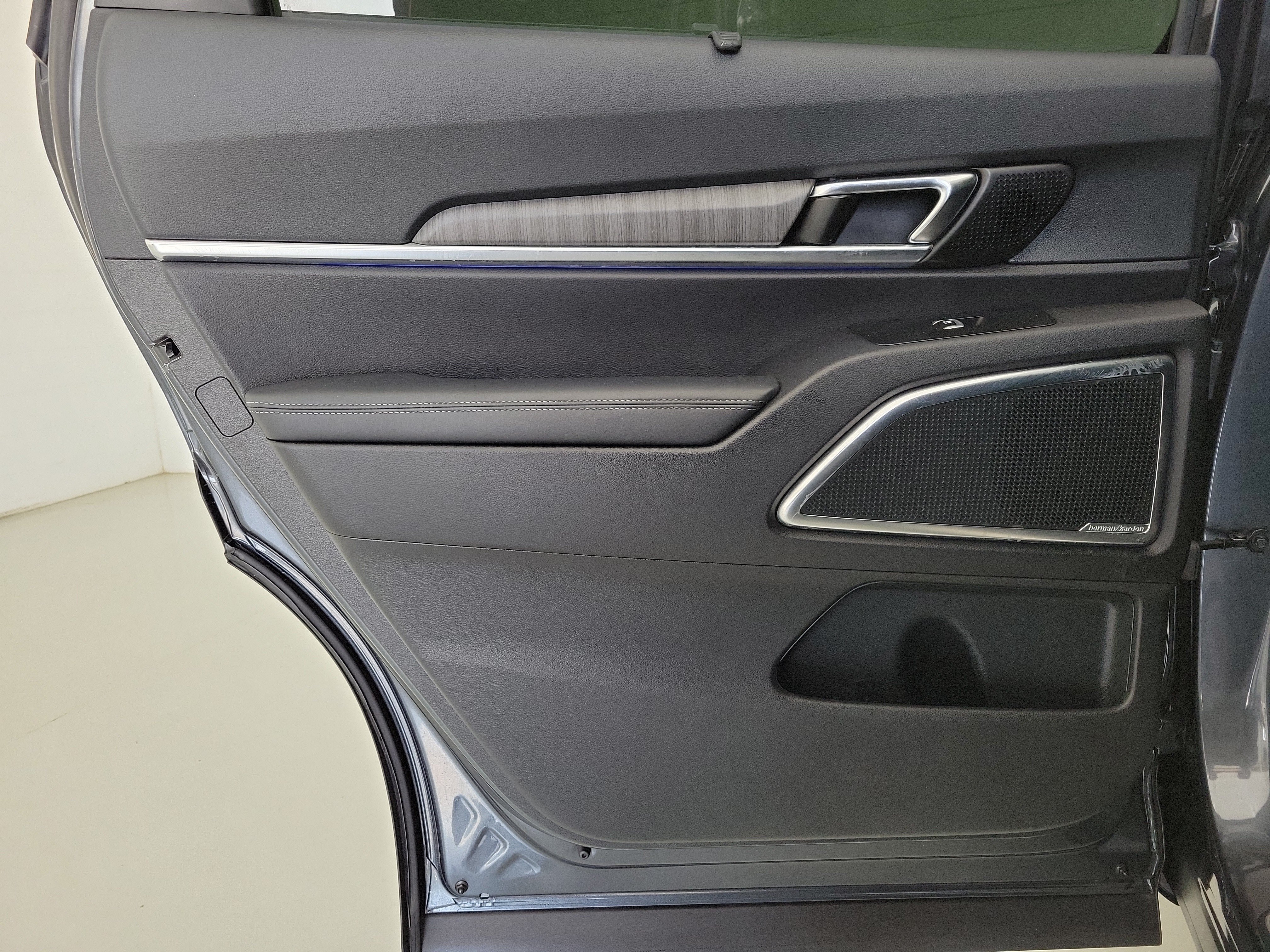 Used 2024 Gravity Gray Kia SX image 14