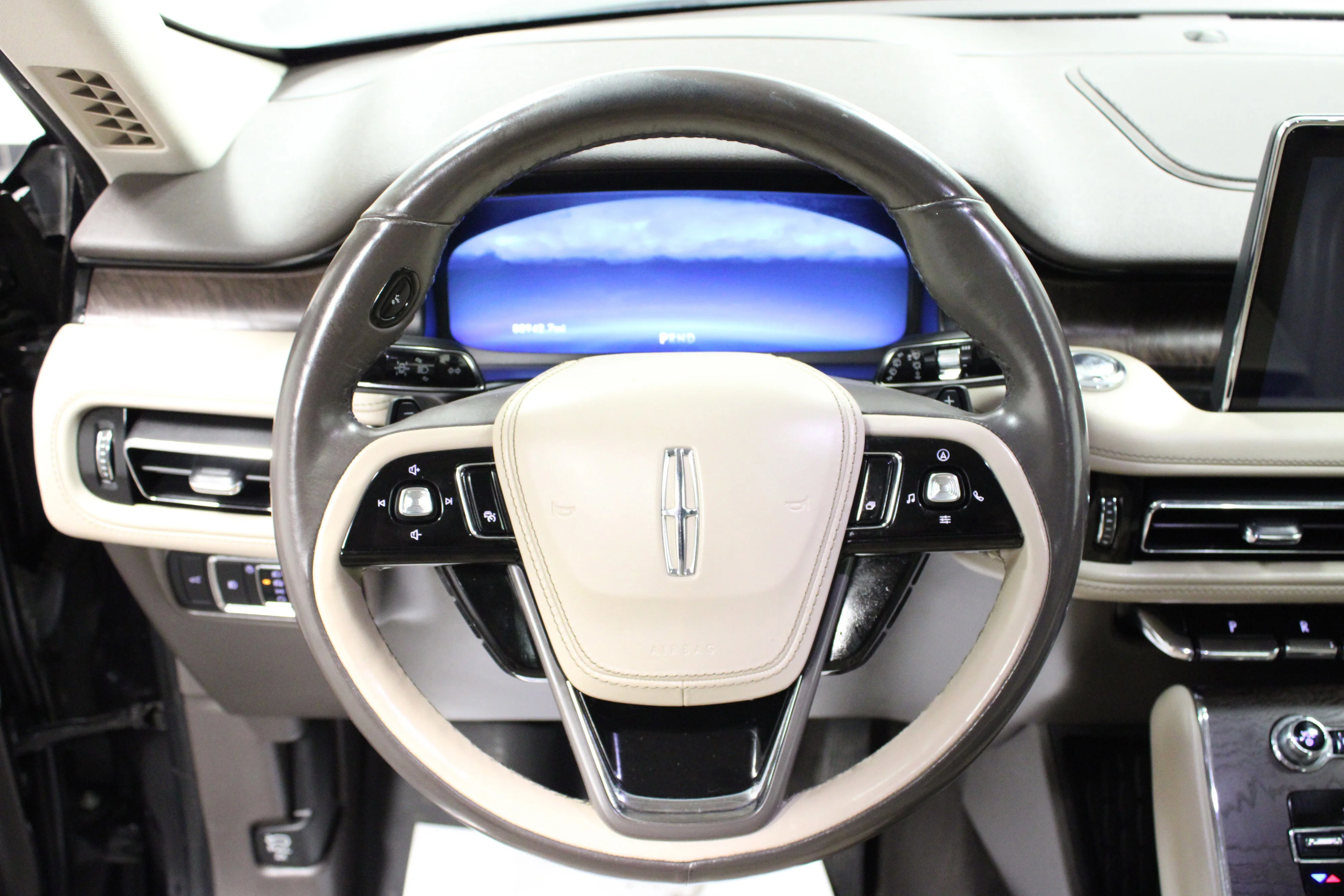 Used 2020 Black Metallic Lincoln Reserve image 18