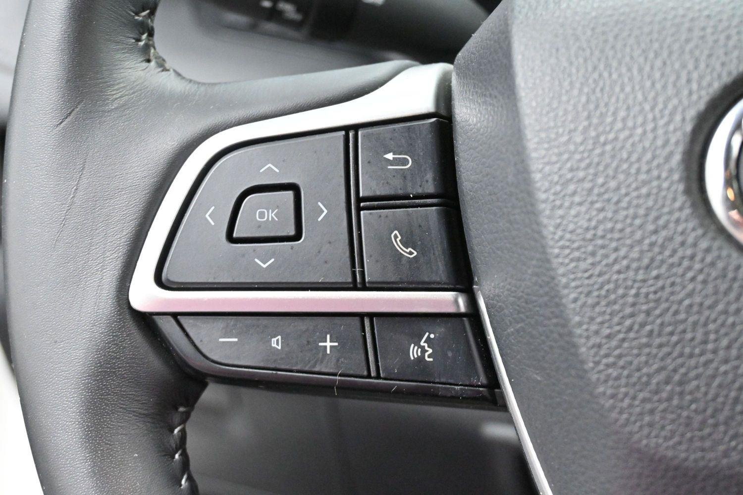 Used 2022 Wind Chill Pearl Toyota XLE image 18