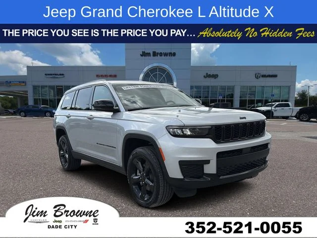 Used 2025 Silver Jeep Altitude X image 1