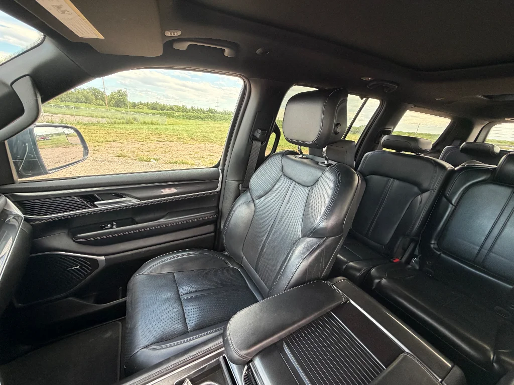Used 2022 Baltic Gray Metallic Clearcoat Jeep Series I image 18