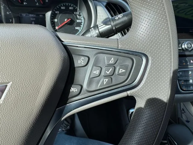 Used 2025 Summit White Chevrolet 1LT image 29