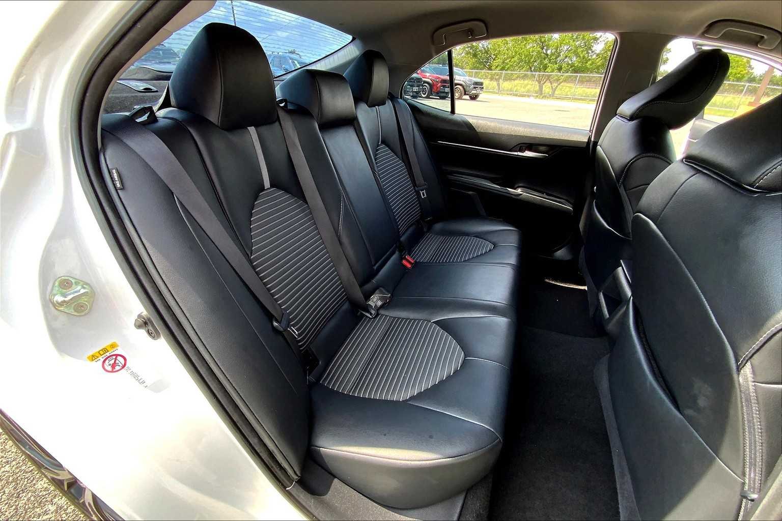 Used 2018 Super White Toyota SE image 19