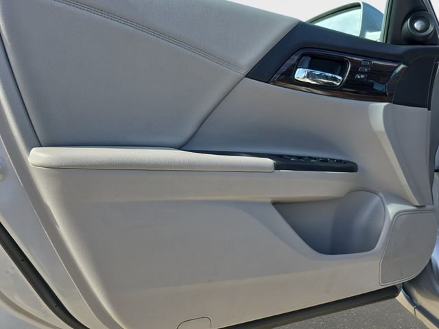 Used 2016  Honda EX-L image 29