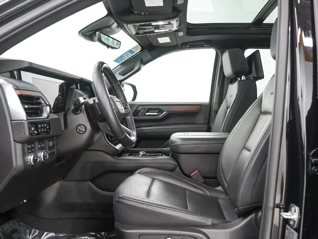 Used 2025 Onyx Black GMC Denali image 24