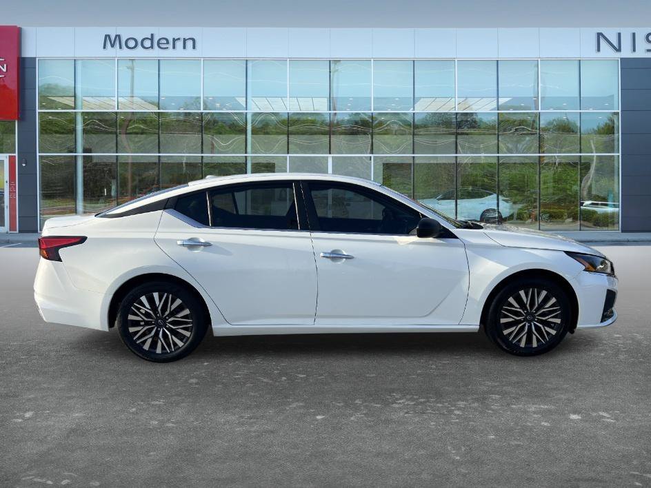 Certified Used 2025 Glacier White Nissan SV image 4