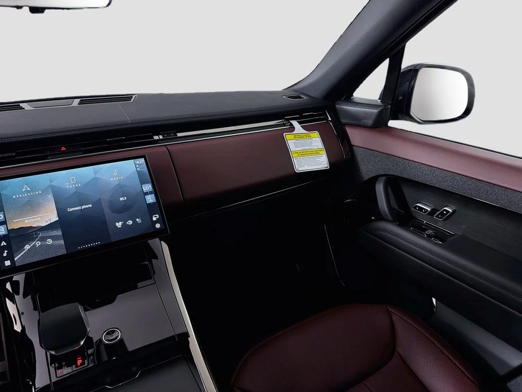 New 2027 Santorini Black Land Rover Dynamic SE image 25
