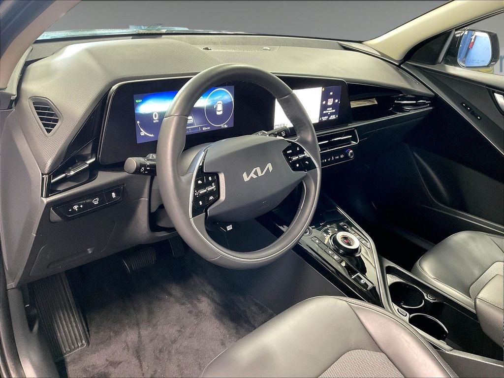 Used 2025 Black Kia Wind image 8