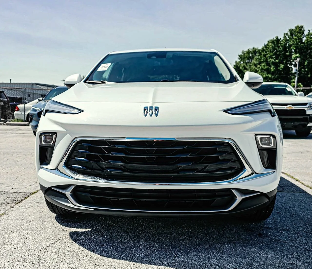 Used 2025 Summit White Buick Preferred image 1