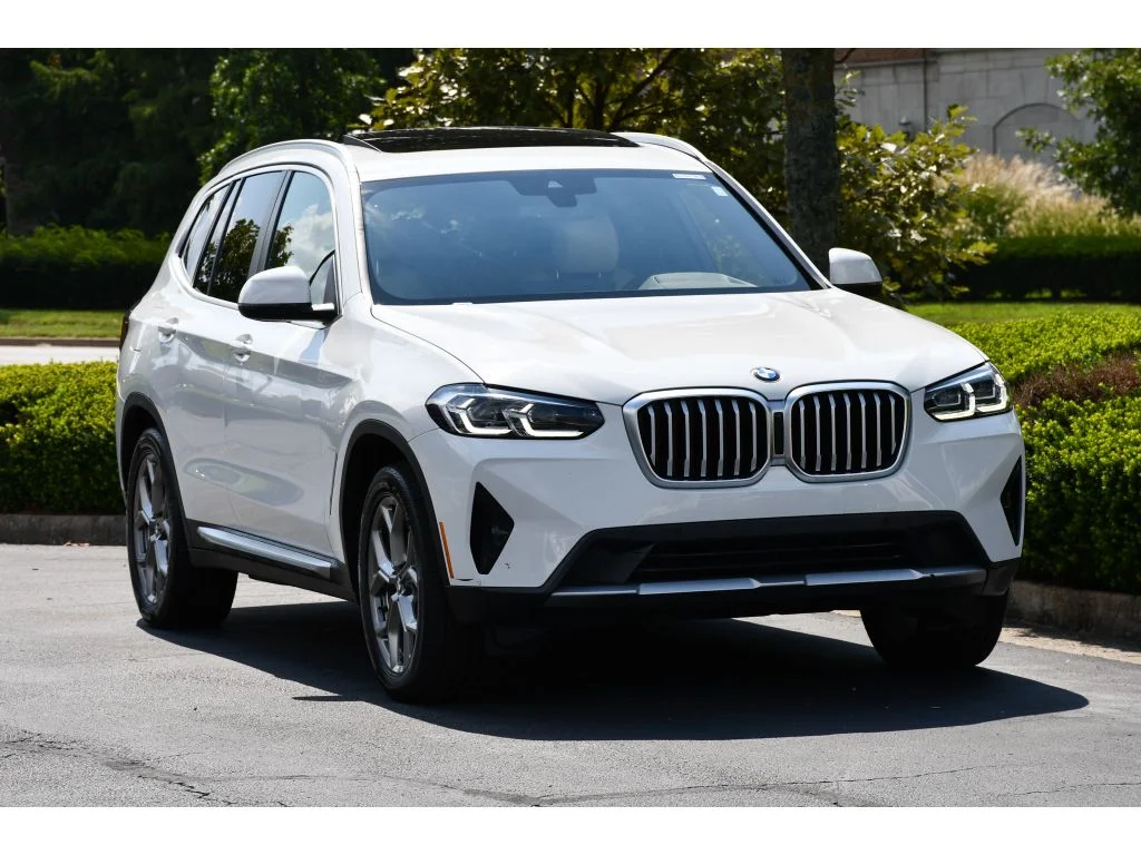 Used 2022 Alpine White BMW xDrive30i image 2