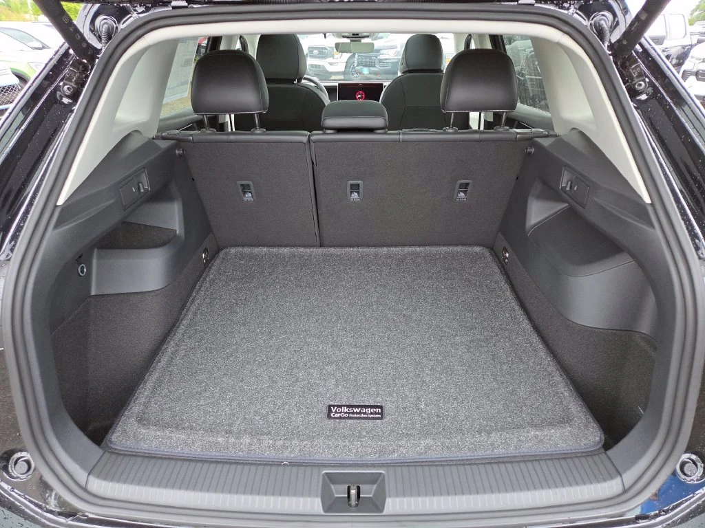 New 2026 Deep Black Pearl Volkswagen SE image 14