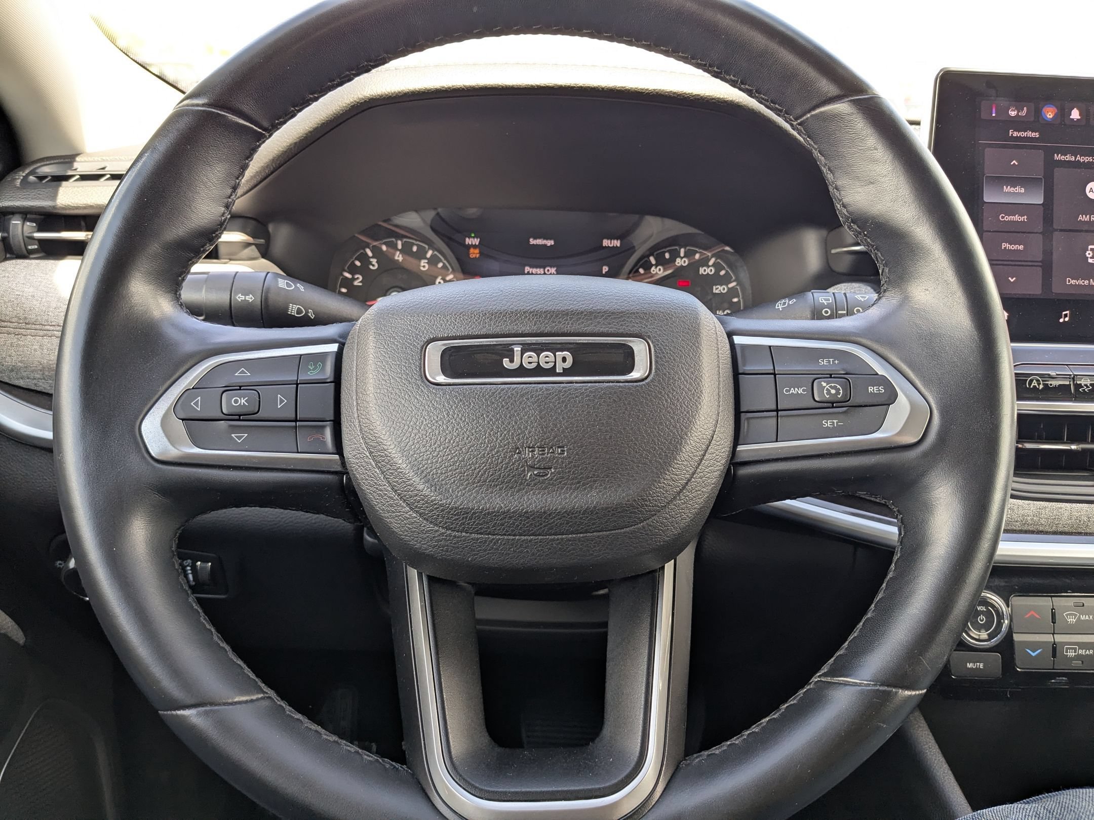 Used 2022 Velvet Red Pearlcoat Jeep Latitude Lux image 17