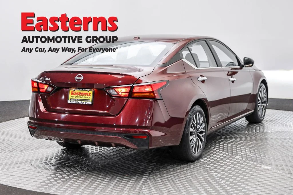 Used 2025 Red Nissan 2.5 SV image 5