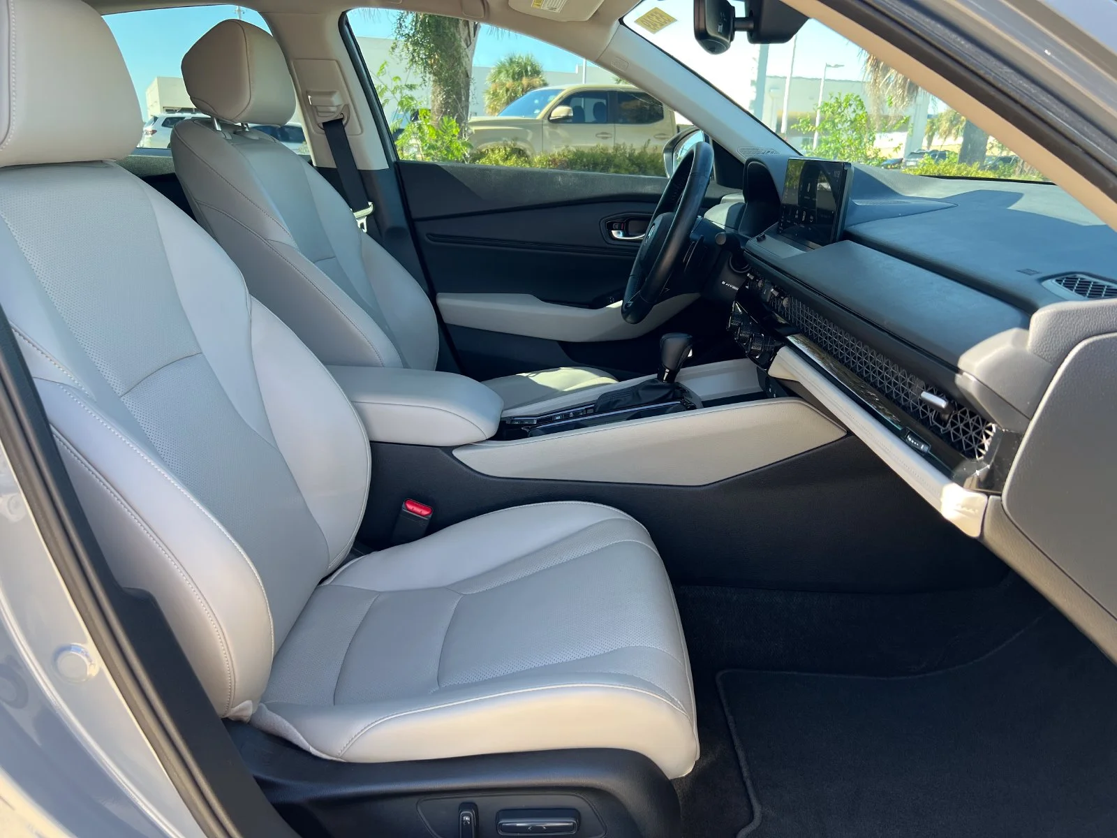 Used 2025  Honda EX-L image 19