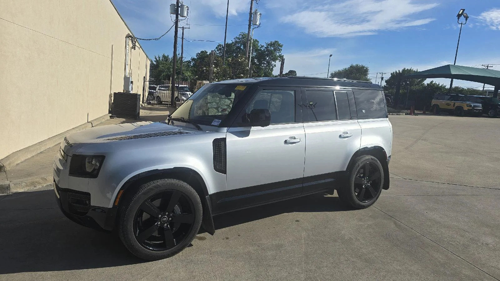 2024 Land Rover Defender 110 X-Dynamic SE P400's photo