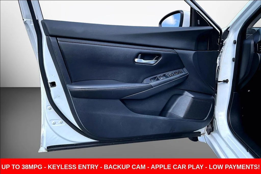 Used 2022 White Nissan S image 22