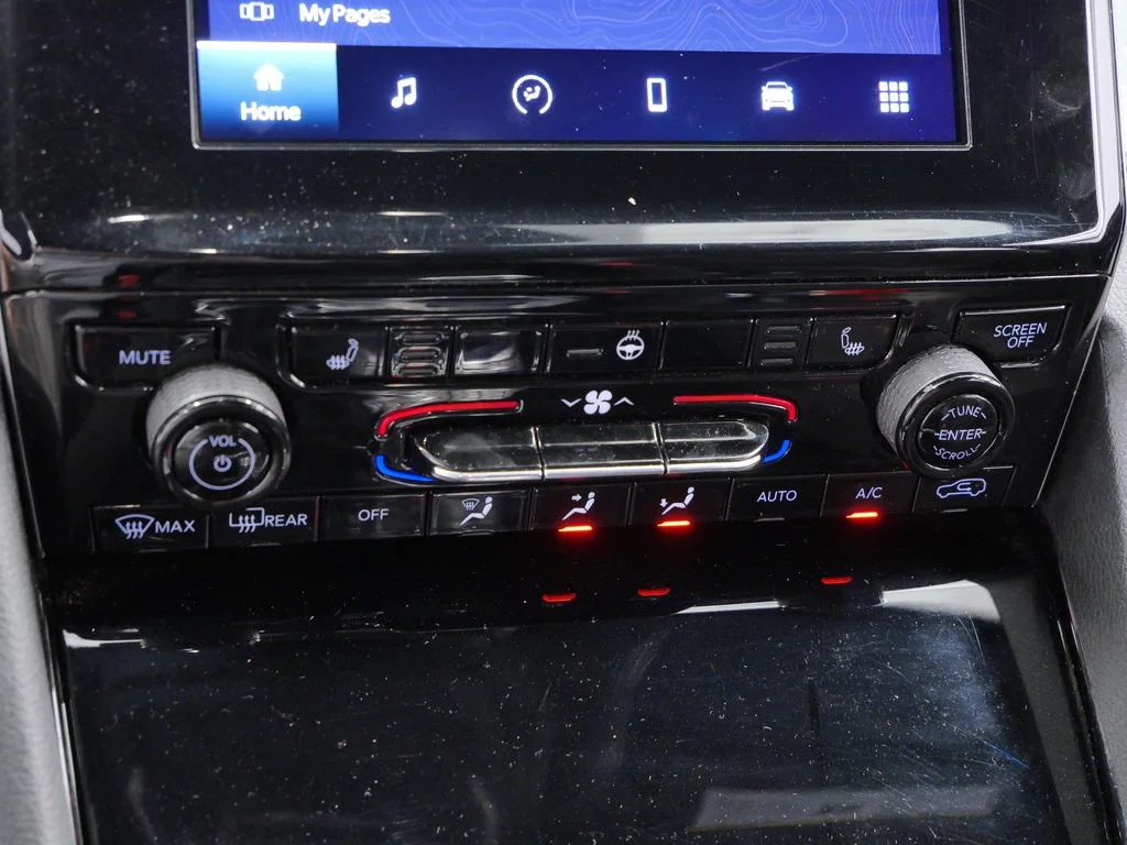 Used 2022 White Jeep Altitude image 26