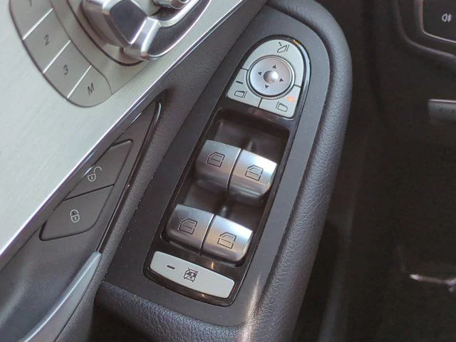Used 2020  Mercedes-Benz GLC 300 image 21