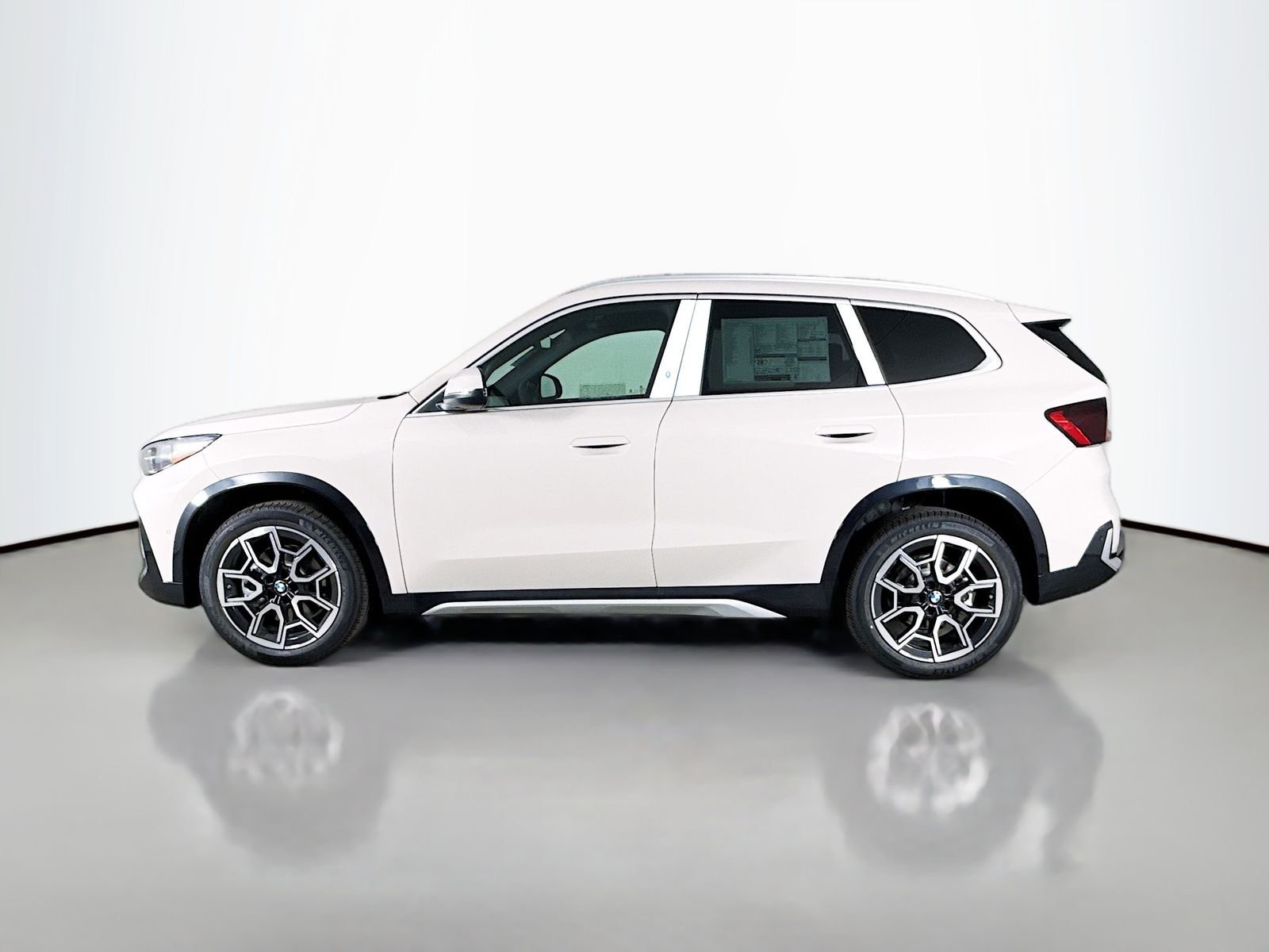 New 2026 Dune Grey Metallic BMW xDrive28i image 4