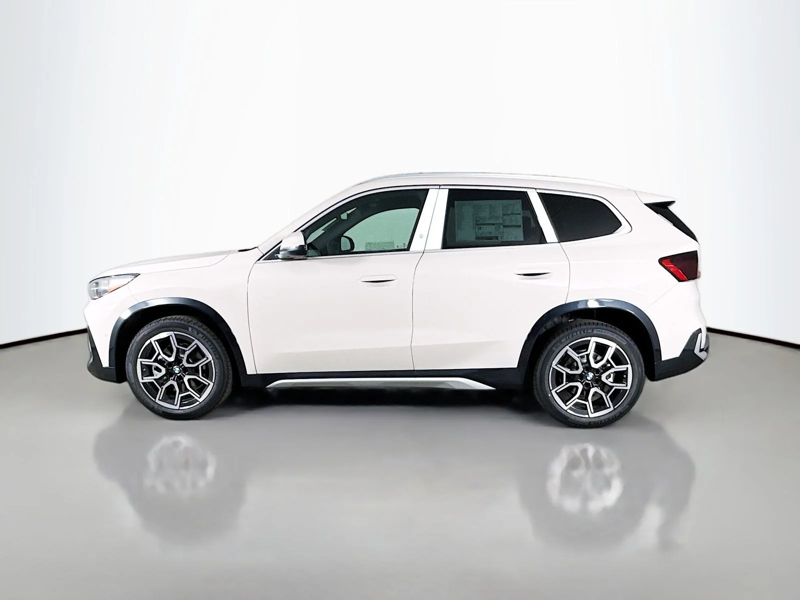 New 2026 Dune Grey Metallic BMW xDrive28i image 4