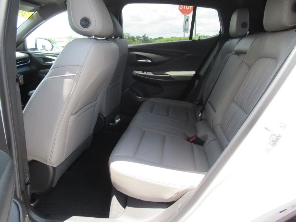 Used 2024 White Buick Avenir image 35