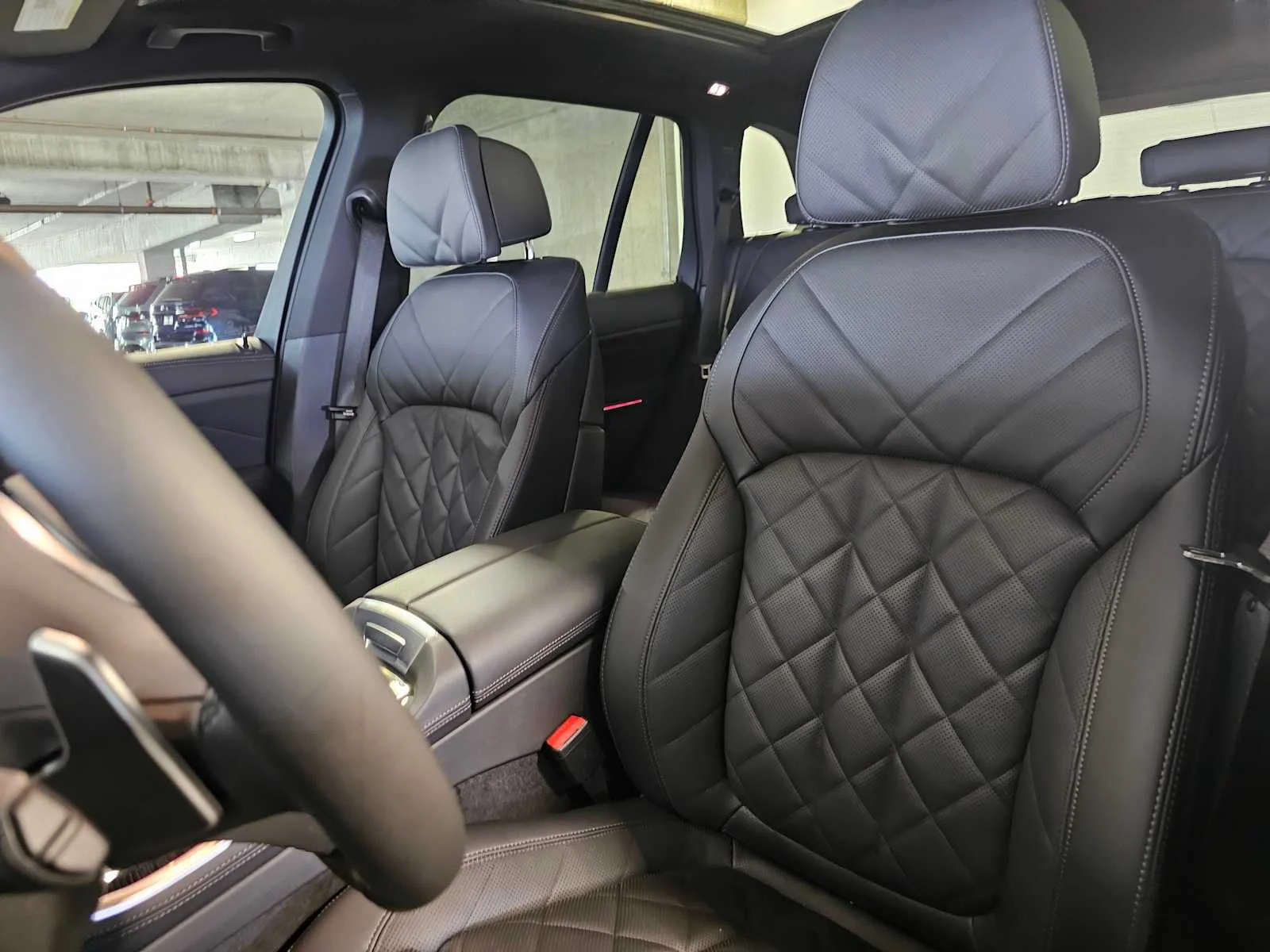 New 2026 Carbon Black Metallic BMW xDrive40i image 33