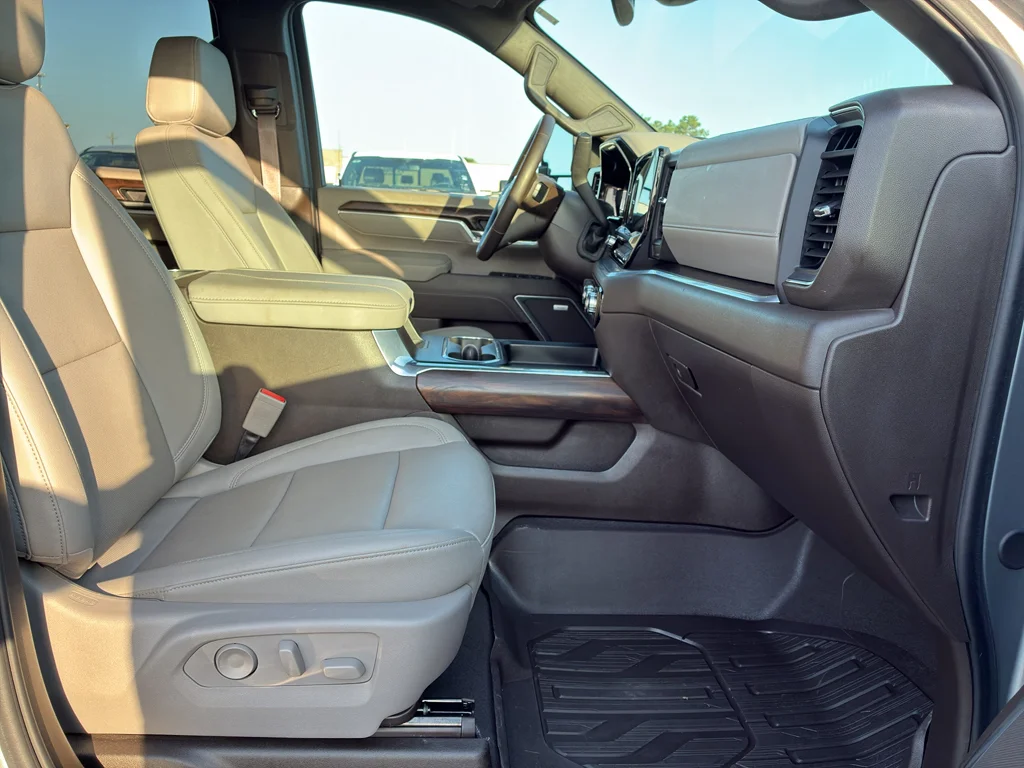 Used 2025 Sterling GMC SLT image 15
