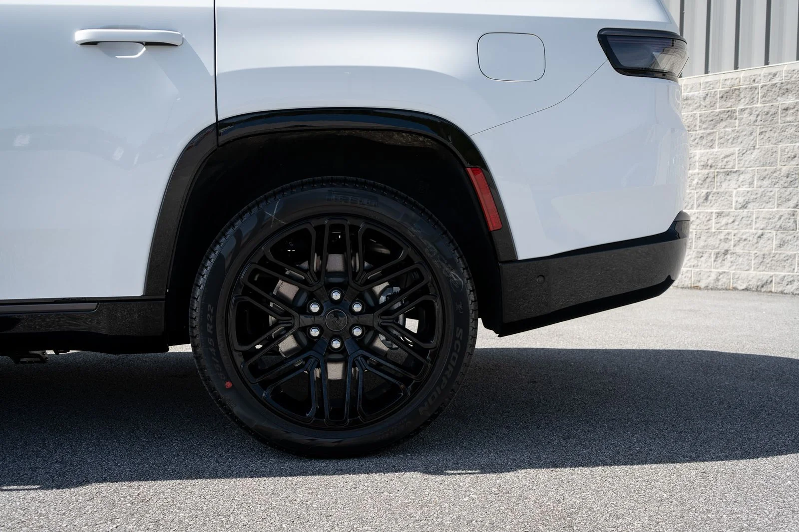 New 2026 Bright White Clear-Coat Exterior Paint Jeep Limited Reserve image 15