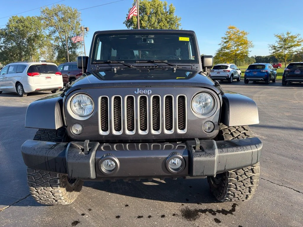 Used 2018 Gray Jeep Unlimited Sahara image 6