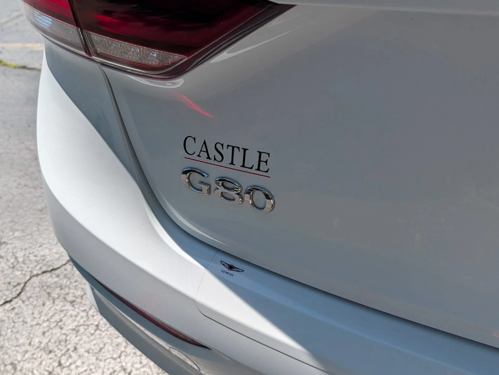 Used 2018 White Genesis 3.3T Sport image 18
