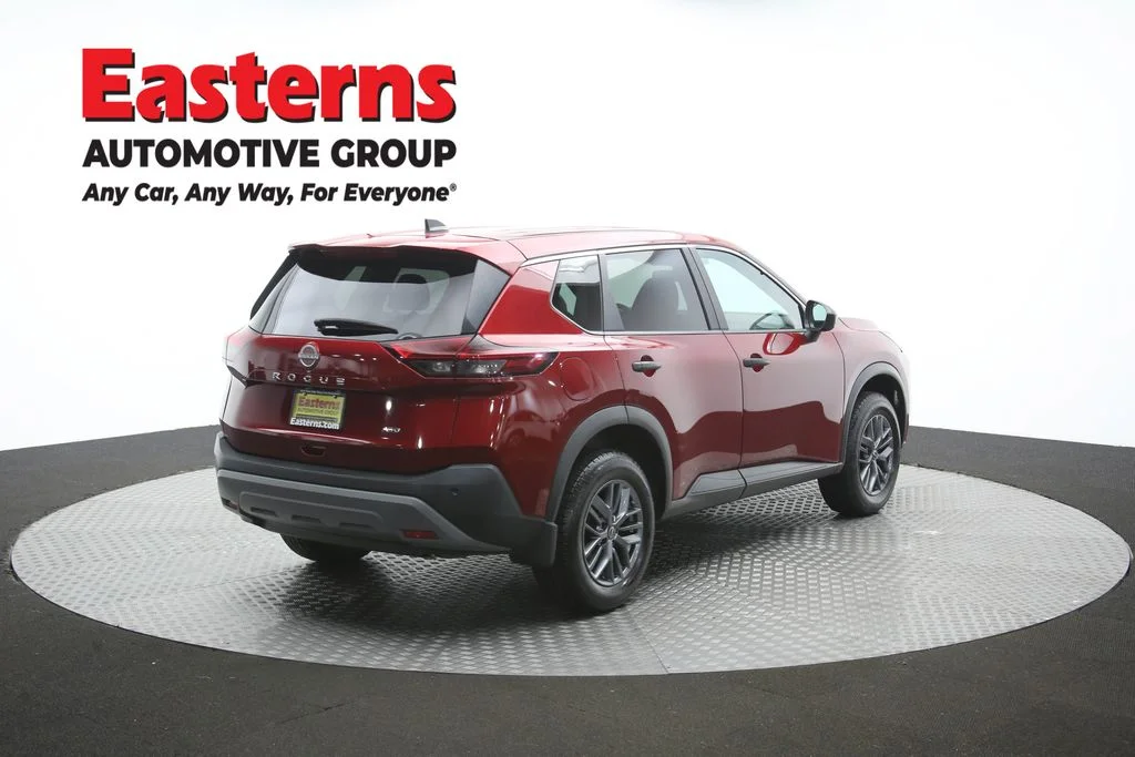 Used 2023 Red Nissan S image 39