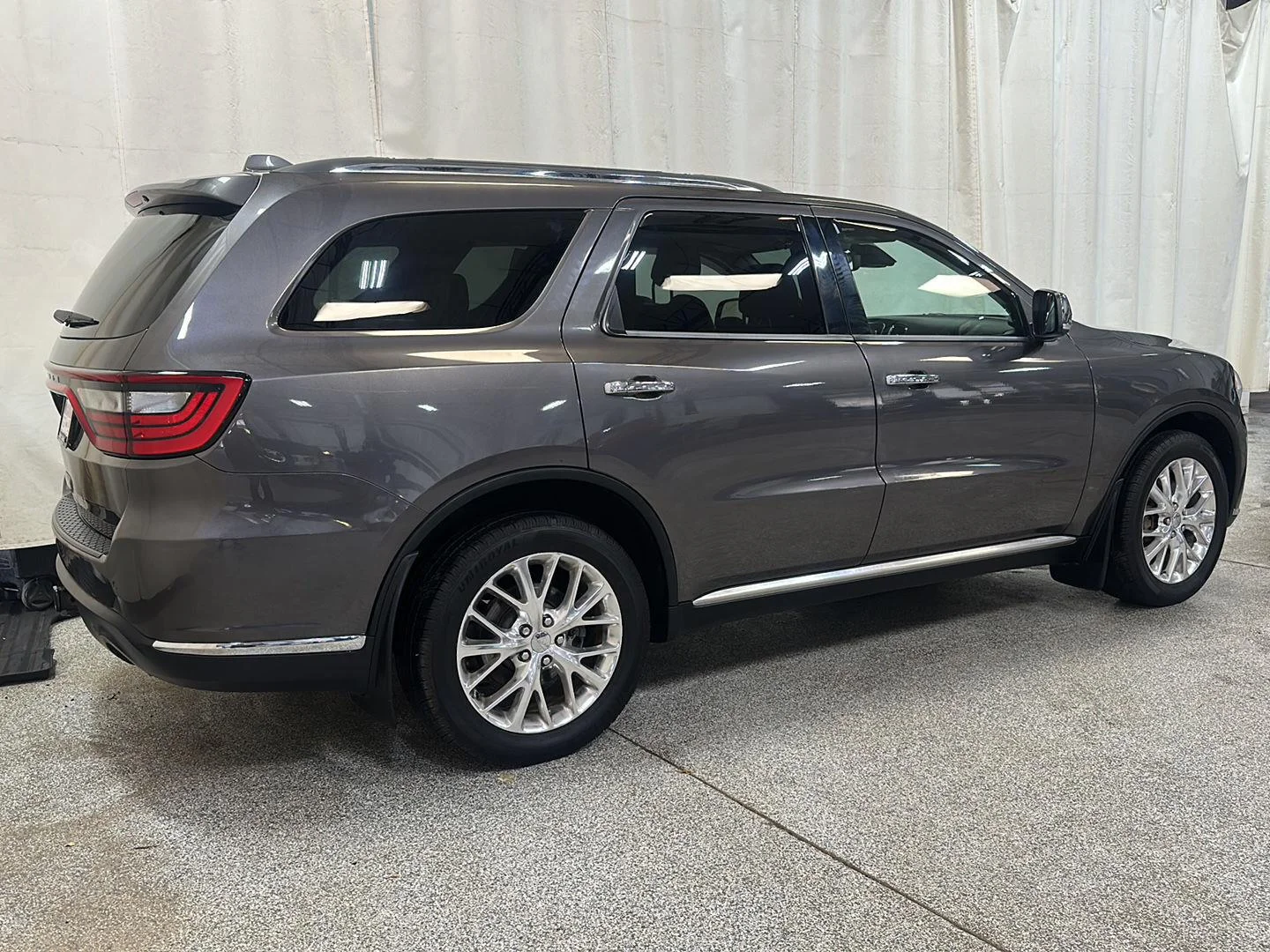 Used 2014 Granite Crystal Metallic Clearcoat Dodge Citadel image 9