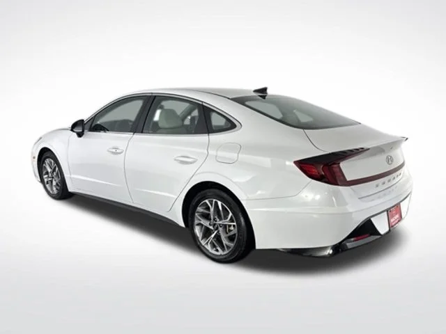 Used 2023 White Hyundai SEL image 9