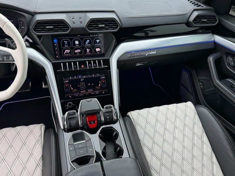 Used 2019  Lamborghini Base image 47