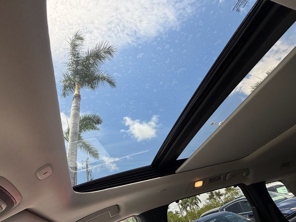 Used 2026 Green INFINITI LUXE image 22