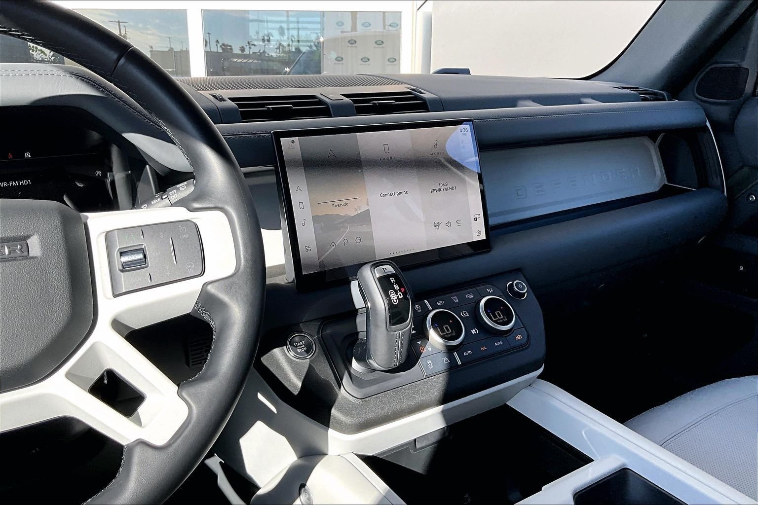 Used 2025 Green Land Rover X-Dynamic SE image 6