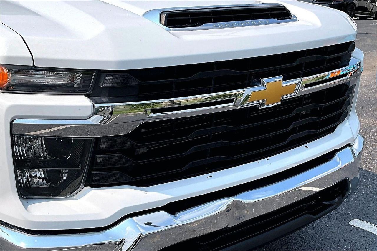 Used 2024 Summit White Chevrolet 4WD Crew Cab Standard Bed LT image 34