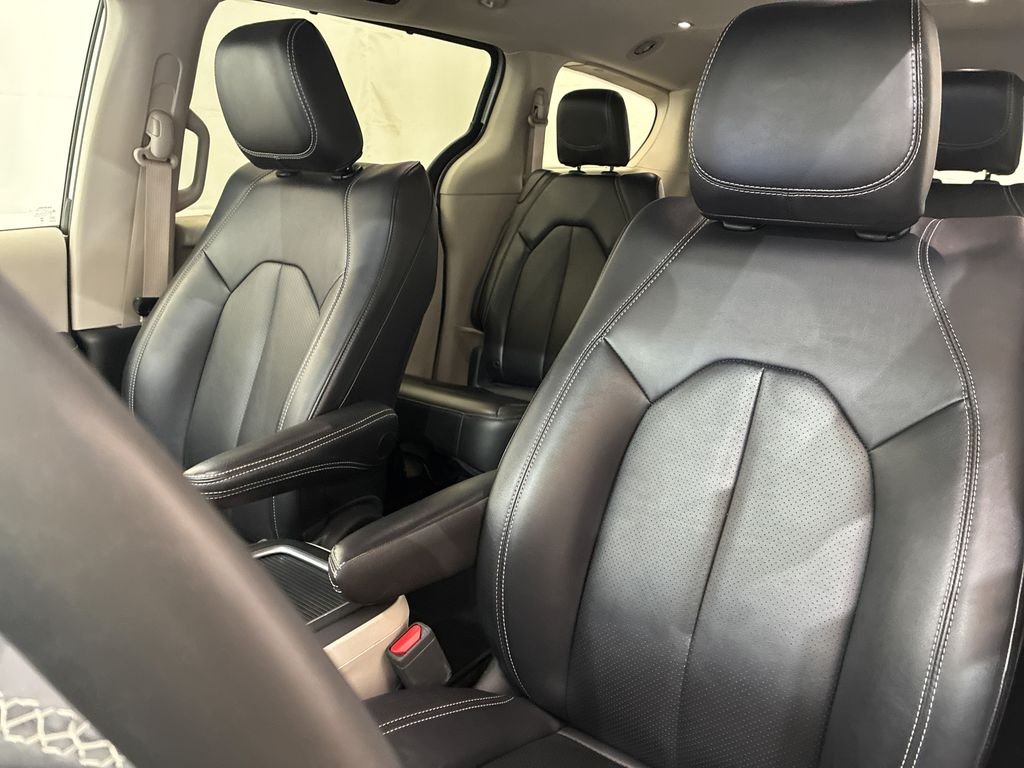 Used 2024 Silver Chrysler Touring L image 14