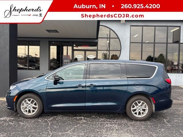 Used 2025 Blue Chrysler Select image 1