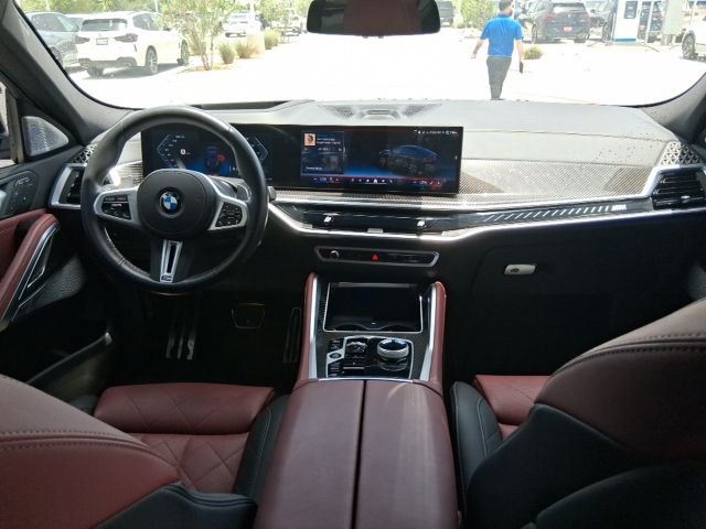 Used 2025 Black BMW M60i image 10