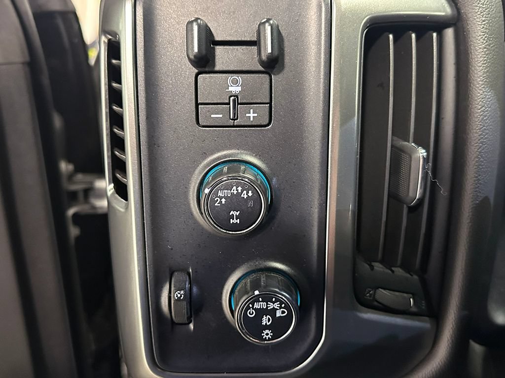 Used 2019 SILVER ICE METALLIC Chevrolet LT image 22