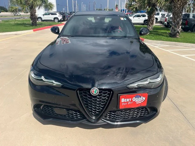 Used 2024  Alfa Romeo Base image 2