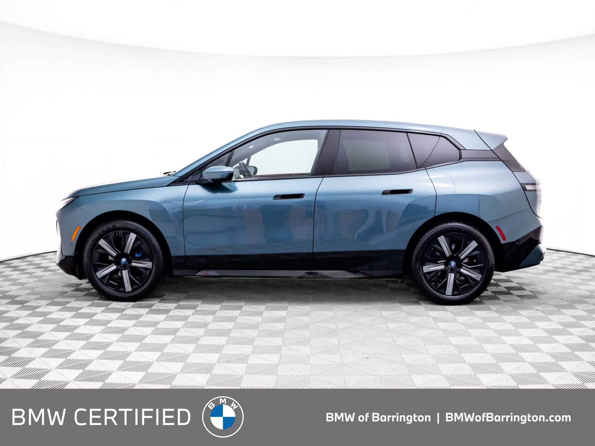 Used 2024 Blue BMW xDrive50 image 2