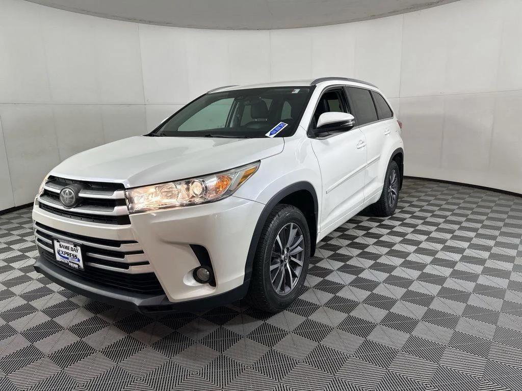Used 2017 Blizzard Pearl Toyota XLE image 24