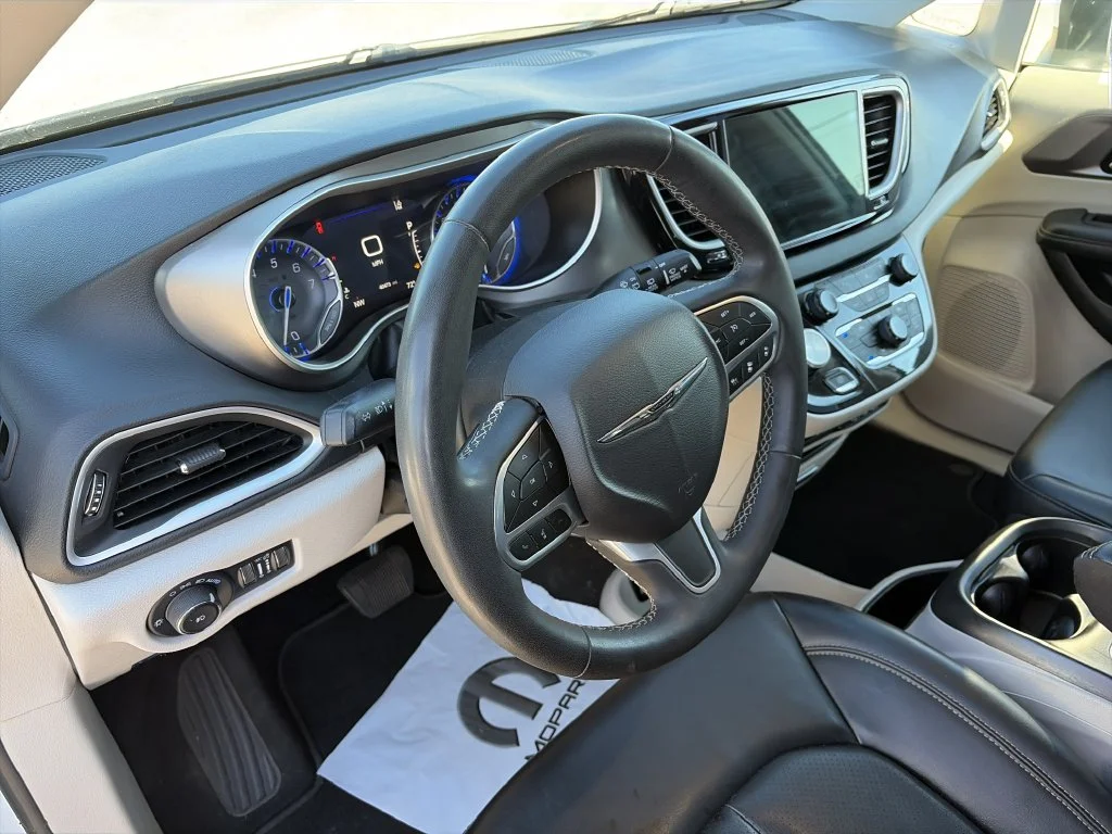Used 2023 White Chrysler Touring L image 10