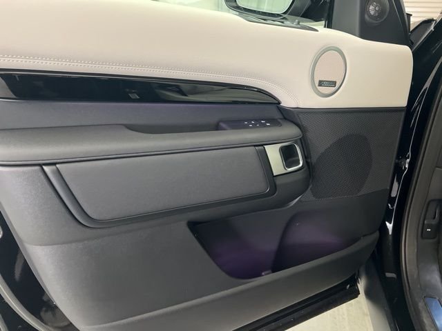 2026 Land Rover Discovery S - Photo 8
