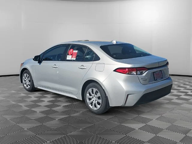 New 2027 Classic Silver Metallic Toyota LE image 3
