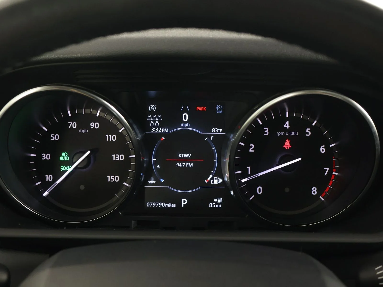 Used 2020 Fuji White Land Rover SE image 12